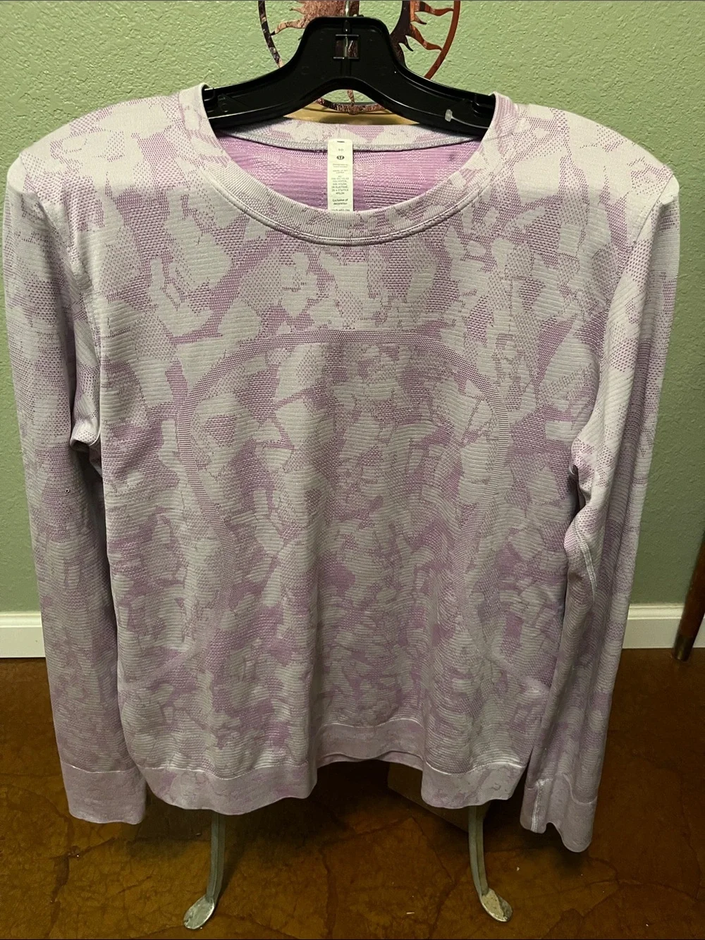lululemon athletica Light Purple Floral Long Sleeve Tee Sz 10 - Picture 1 of 6